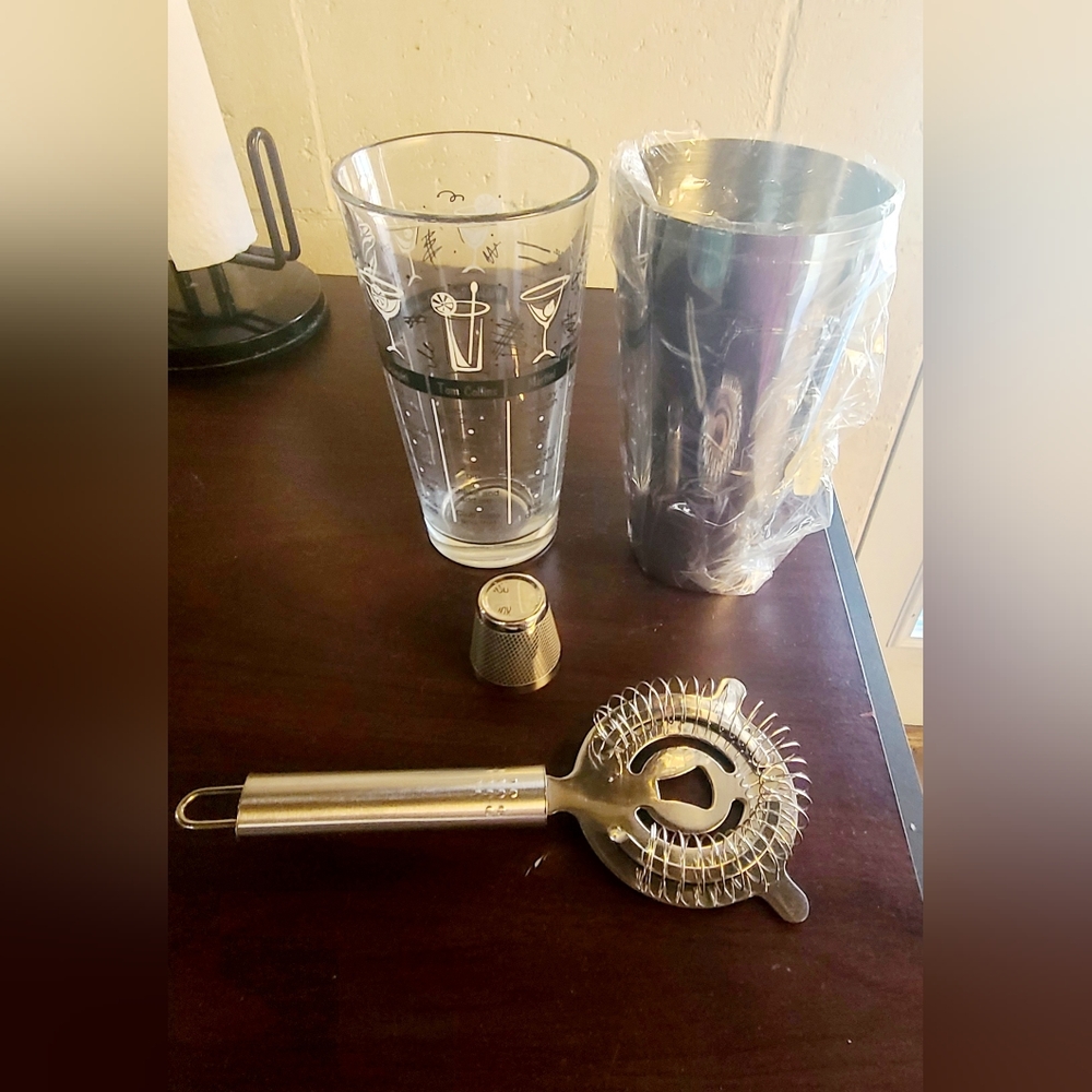 NWOT martini shaker set